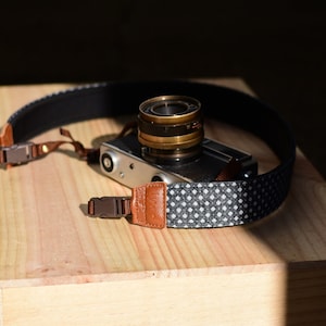 iMo navy blue small flower pattern camera strap suits for DSLR / SLR with quick release buckles