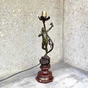 Cherub-Lampe aus Dinkel und Marmor aus den 1930er Jahren, antike Cherub-Leuchte