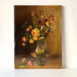 アンティークのフランス製花柄静物油絵、暗く落ち着いた花とマンドリン
