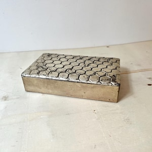 50s zilveren metalen honingraat sigarettendoos, antieke sigarendoos, vintage sieradendoos