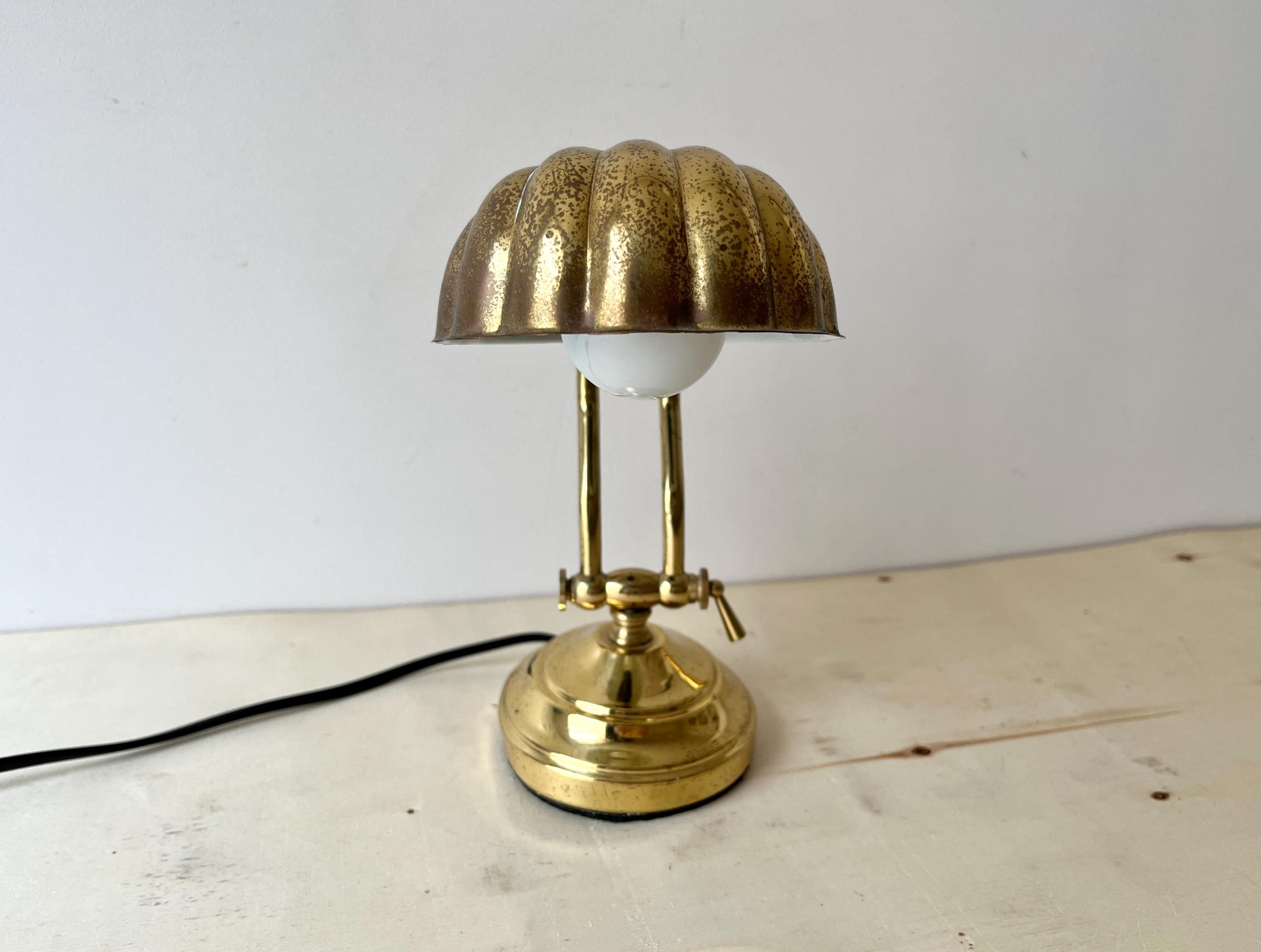 1950年代の真鍮製「シェル」デスクランプ、ヴィンテージ照明 - Etsy 日本