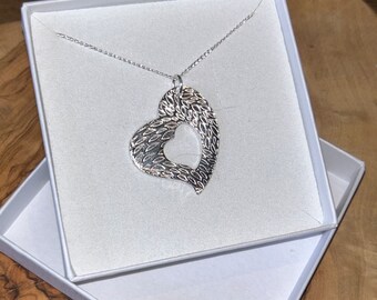 Handgefertigte Feinsilber Herzkette: Strukturierte Sterling Silber Kette