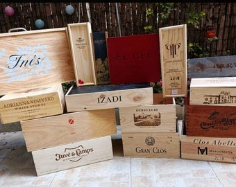 Caixas de vinho de madeira e autênticos painéis de vinho de madeira, decoração de adega, bar, restaurante, móveis, prateleiras, paredes,