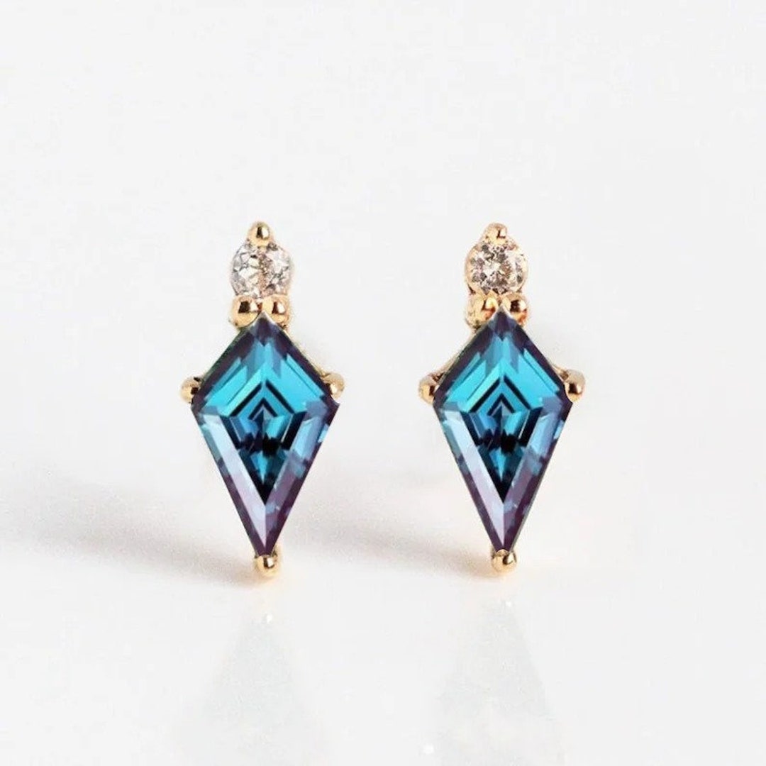Natural Alexandrite Stud Earring Kite Shape Earring 14K Gold Sterling