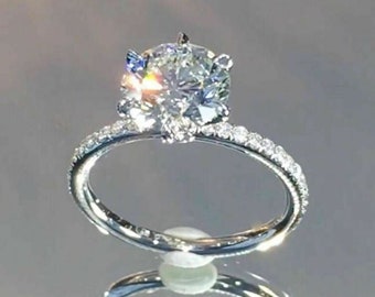 Delicata fede nuziale, Oro bianco 14K, Anello Moissanite incolore rotondo da 2,4 ct, Anello d'oro personalizzato, Anello di proposta, Regali di anniversario