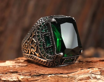 Handmade 925K Sterling Silver Mens Ring: Green Emerald Stone