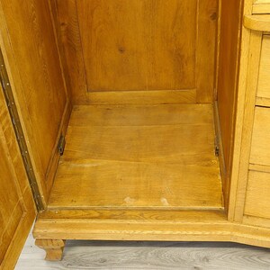 Antiker Schrank um 1930 aus Eiche massiv B 267 cm 10849 Bild 6