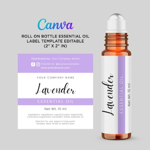 Puede incluir: Botella roll-on de aceite esencial de lavanda con una etiqueta blanca y morada. La etiqueta incluye el texto "Lavender Essential Oil" y "Net Wt. 10 ml". La botella mide 5,08 cm por 5,08 cm.