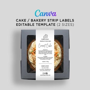 Puede incluir: Un pastel de zanahoria en una caja de panadería gris con una ventana transparente. El pastel tiene glaseado blanco y decoraciones de zanahoria. Una etiqueta blanca envuelve la caja, mostrando el texto "Carrot Cake" e información de ingredientes.