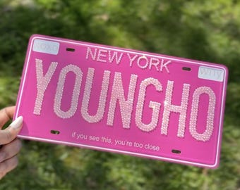 Copertura targa personalizzata con strass rosa / Accessorio per auto YoungHo personalizzato e decorato