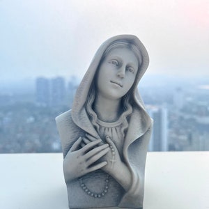 Praying Virgin Mary Statue: Rosary Sculpture (4.72 Inches)