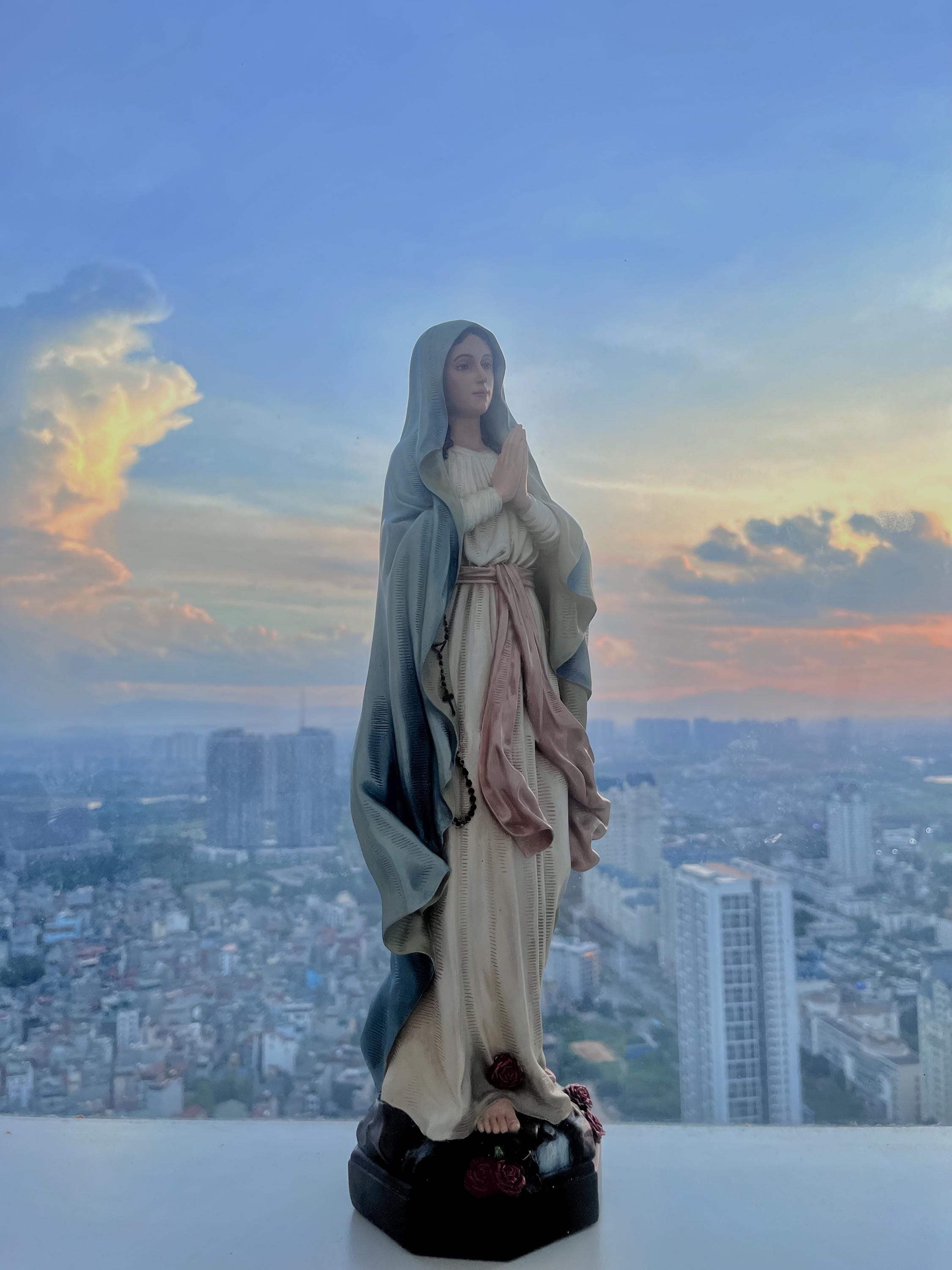 Hand-Painted Mother Mary Statue: Religious Home Decor (16.93"-20.87")