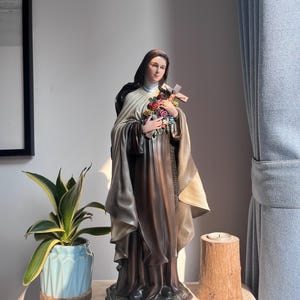 Hand-Painted St. Therese Statue: Home Decor, Worship Gift (H 16.93")
