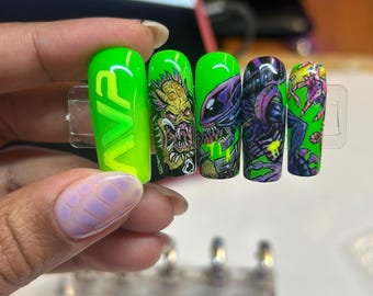 Presse Alien vs Predator personnalisée sur les ongles - Longs ongles carrés peints à la main - Art d'ongles horreur de science-fiction - Faux ongles réutilisables - Fabriqué sur commande