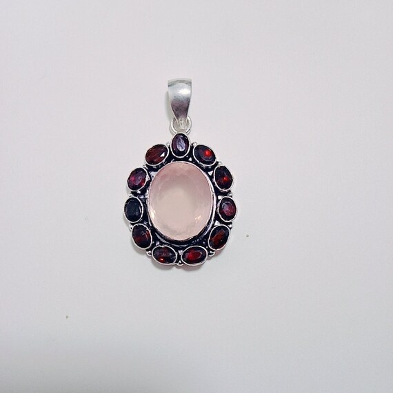 ローズクオーツとガーネットのネックレス アリン】ローズクォーツ