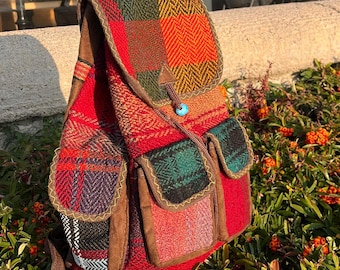 Handgjord ryggsäck i ulllapptäcke – Boho färgglad ryggsäck – Resväska i vintagestil – Festivalväska – Unik present till henne