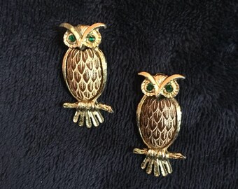 Twin Owl Brooches Halloween Green Eyes Carved Feathers Body Vintage Dark Cottage