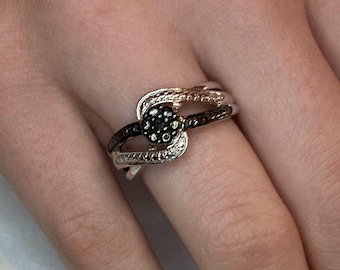 Black & White Diamond Ring Size 7.75 Marked 925 CO Twist Details Cluster Center