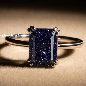 Bague solitaire en grès bleu taille émeraude, bague en pierre étoilée minimaliste, bague en pierre dorée délicate, bague de fiançailles simple, cadeau d'anniversaire
