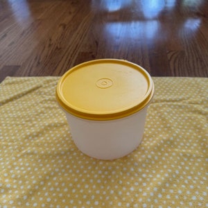 Tupperware Storage Canister clear with yellow lid #264