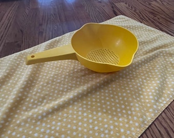 Vintage Tupperware Gelbes klassisches Sieb 1200