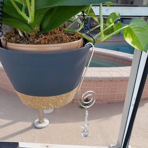 Hanging pot wand and suncatcher, in silver, gold or copper and a choice or several attachments colors. Garden decoration.