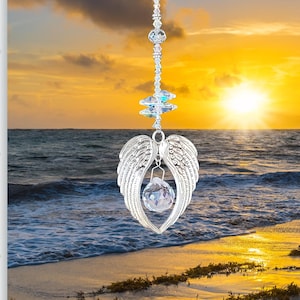 Atrapasueños para ventana o coche con alas de ángel, prisma de cristal de 20 mm y cuentas de diferentes tamaños y formas.