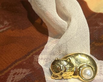 Vintage gold and pearl cat pin