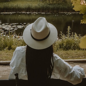 Weißer Panama-Stil Hut | Strohhut | Stroh-Fedora | Damenhüte | Papierstroh | Stroh-Sonnenhut | Hut mit kleiner steifer Krempe