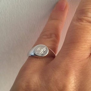 Anillo grabado, anillo personalizado, anillo de sello, anillo de plata, anillo con inicial, regalo para mujer, anillo con monograma inicial, anillo con letra, anillo para el meñique