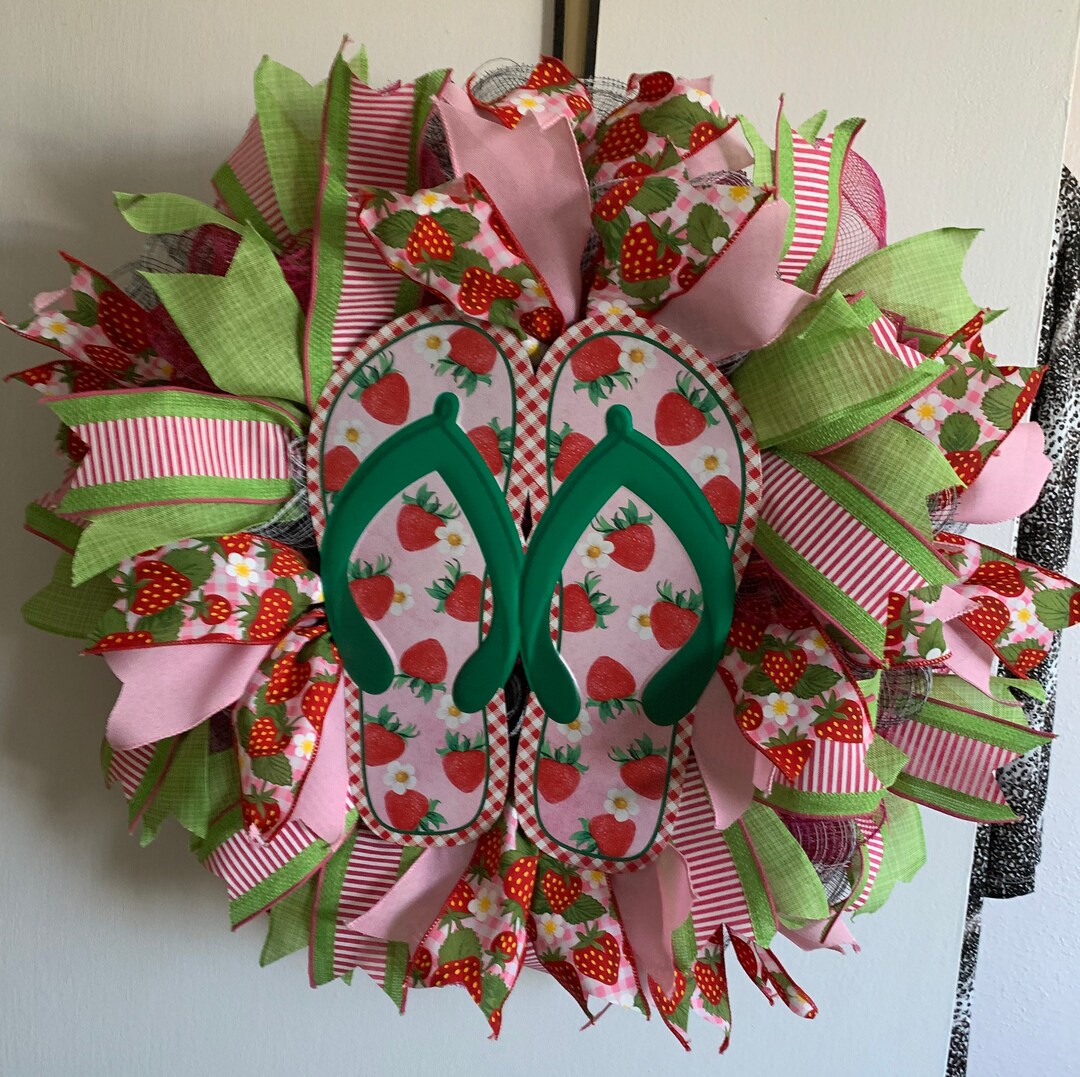 Strawberry Deco Mesh Wreath Flip Flop Strawberry Wreath Bright Summer ...