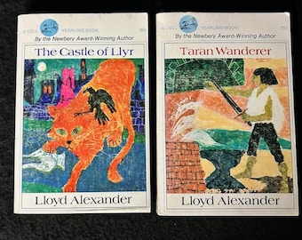 The Chronicles of Prydain Books 3 and 4 Lloyd Alexander (Paperback)