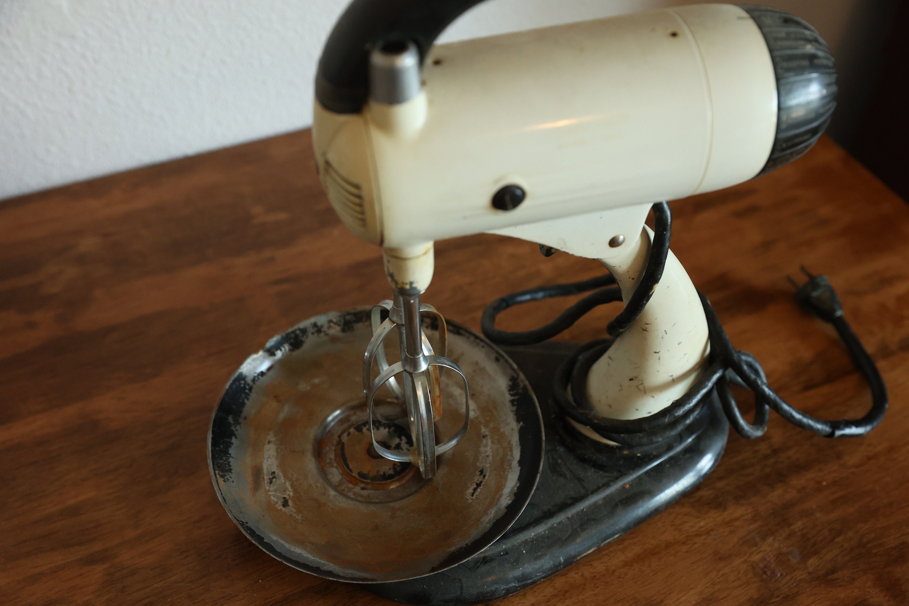 Restoring an antique Sunbeam Mixmaster Slicer and Shredder Attachment 
