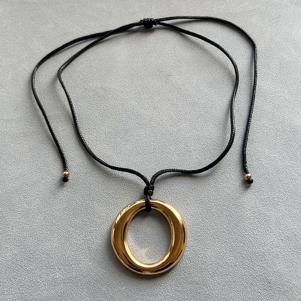 Edelstahl-Gold-Chunky-Kreis-Anhänger/Charm-Choker-Halskette an schwarzer Kordel/minimalistischer Y2K-Retro-Boho-Indie-Grunge-handgemachter Goldschmuck