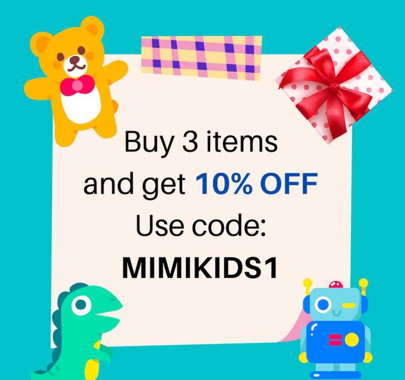 K&ouml;nnte beinhalten: Eine wei&szlig;e Notiz mit einem rosa-gelben karierten Rand. Die Notiz lautet "Kaufe 3 Artikel und erhalte 10% RABATT. Nutze den Code: MIMIKIDS1". Ein gelber Teddyb&auml;r, eine rote Geschenkbox mit einer roten Schleife und ein blauer Roboter befinden sich auf der Notiz.
