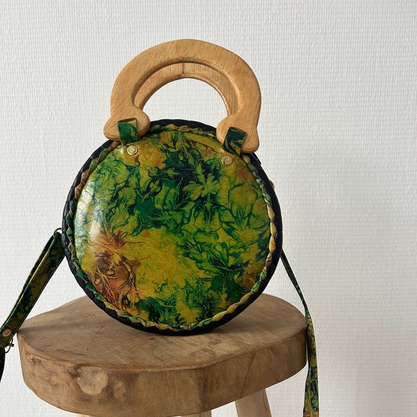 Sac 100% cuir et anse en bois