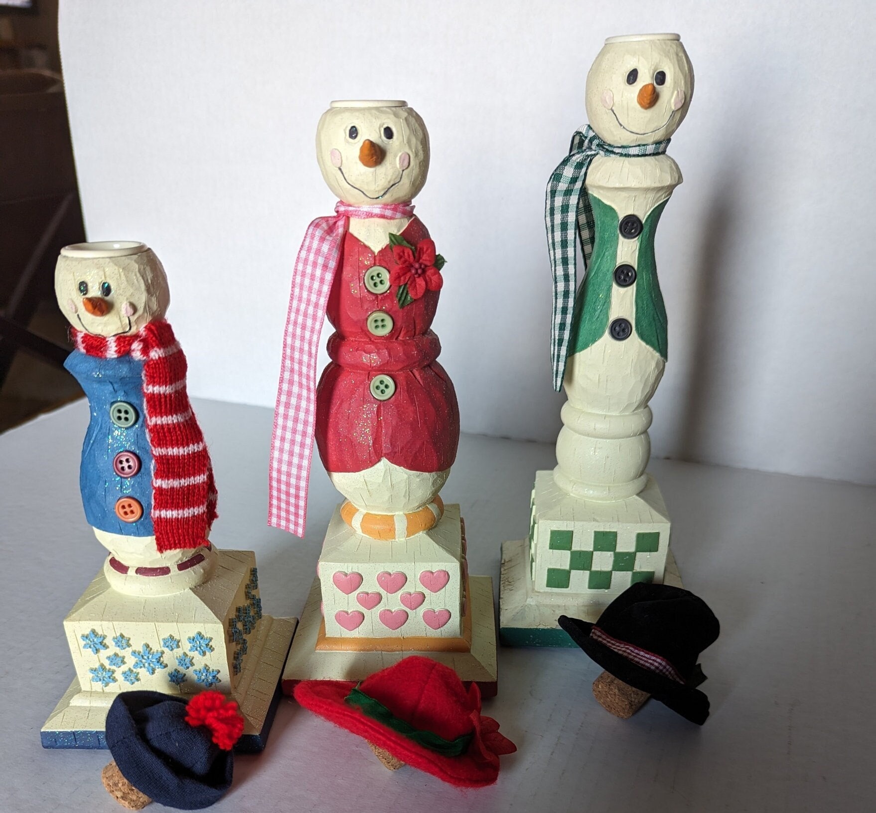 Avon Country Snowfolks Candle Holder Family, Can Transition to Decor