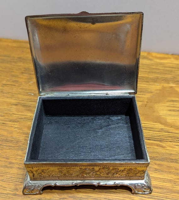 Vintage footed metal trinket/jewelry box, made in occupied Japan.... View 4