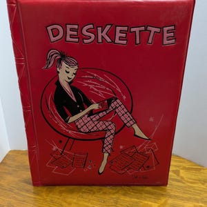 Vtg Deb-U-Teen Deskette binder. Room for notepad, writing surface and slots for cards. Plastic, with wear on the back of binder.