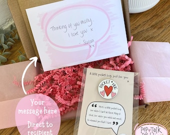Tarjeta de recuerdo con poema y abrazo de bolsillo