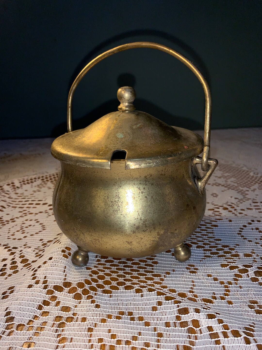 1950s Antique Solid Brass Firestarter Kettle Cauldron With Hearth Side3 Ball Footed & Lidded
