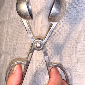 Utensílio de cozinha vintage de alumínio dos anos 1950, exclusivo, maior, de 7" de comprimento, feito em Taiwan, para bolinhas de carne, frutas, biscoitos, fácil de limpar, cozinha *RECÉM-ANÚNCIO*