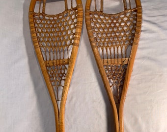 Made in Canada-HURON Design/Style SnowShoes-SUPERB Condition-10 x 33
