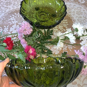 Vintage 1970s Indiana Glass Large VERY Thick Heavy 3 Foot Scalloped Edge-2 Green-1 Amber Floral/Sunflower Centre Centrepiece