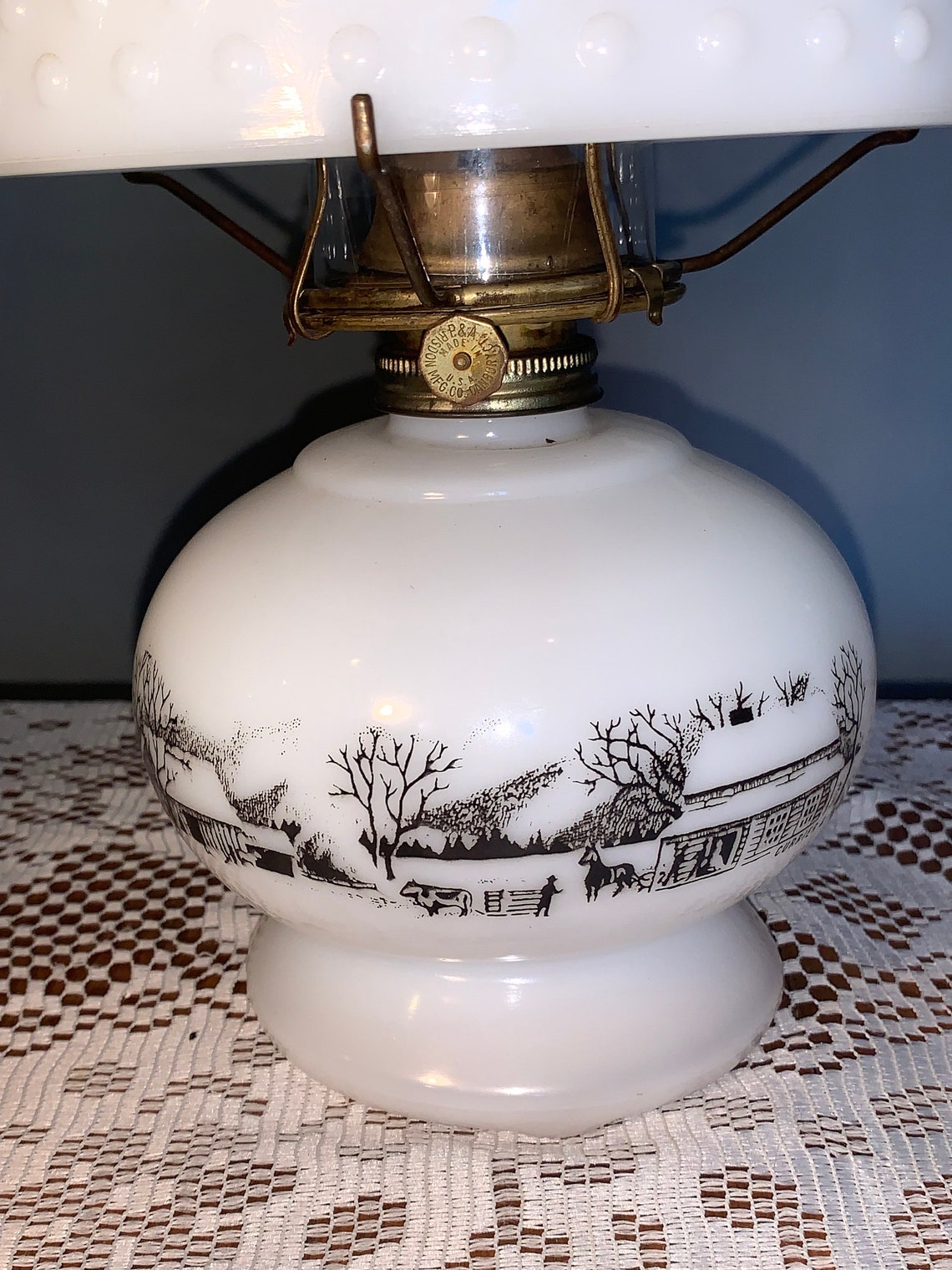 Currier And Ives Lampnull