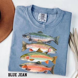 Comfort Colors Trout Shirt – Abstract River Fish, Fly Fishing Apparel zdjęcie 2
