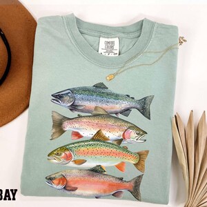 Comfort Colors Trout Shirt – Abstract River Fish, Fly Fishing Apparel zdjęcie 3