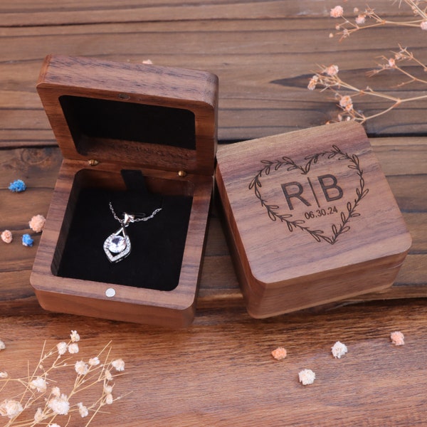 Personalized Wooden Jewelry Box to Girl/Mother/Friend, Wooden Gift Box, Wooden Necklace Box, Personalized Gift, Engrave Necklace Case