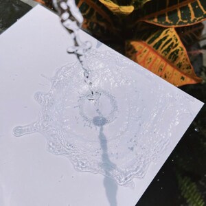 Impression imperméable à l'eau, 110 livres, papier synthétique blanc. Service d'impression sur du papier cartonné imperméable extra-épais (300 g). Papier cartonné synthétique
