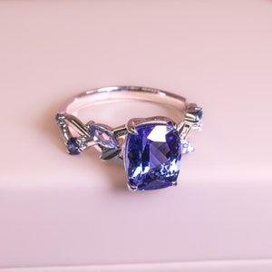 Anello di fidanzamento con tanzanite taglio cuscino ispirato alla natura: anello nuziale vintage in argento sterling con motivi floreali